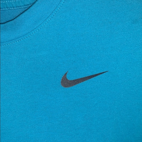 men nike shirt - Picture 2 of 3